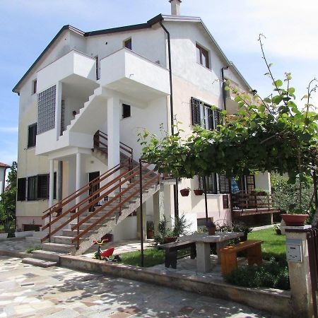 Mirela House With Apartment Umag Bagian luar foto
