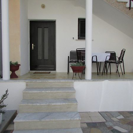 Mirela House With Apartment Umag Bagian luar foto