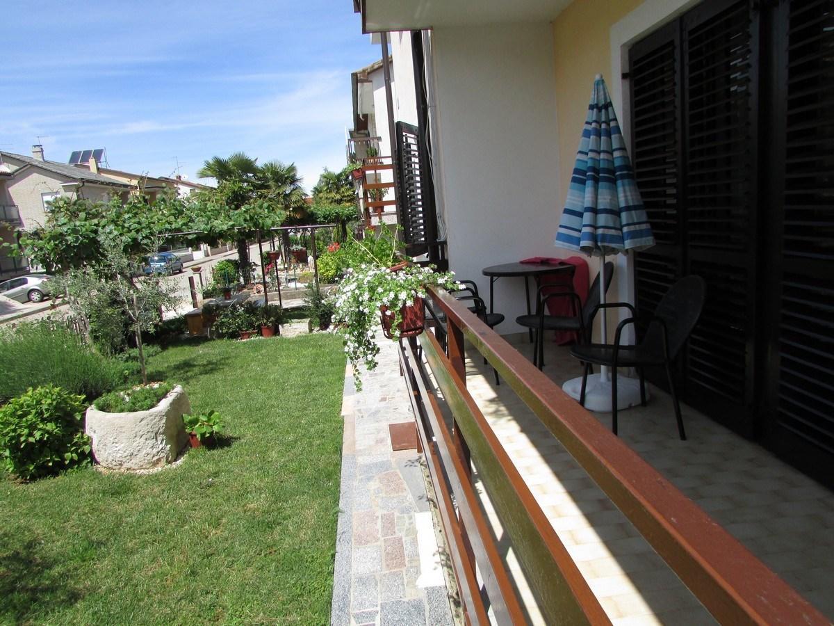 Mirela House With Apartment Umag Bagian luar foto